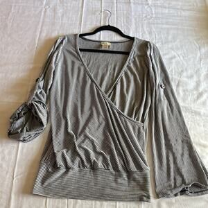 S Line Black & White Stripe V Neck Wrap Convertible Sleeve Top Size Medium